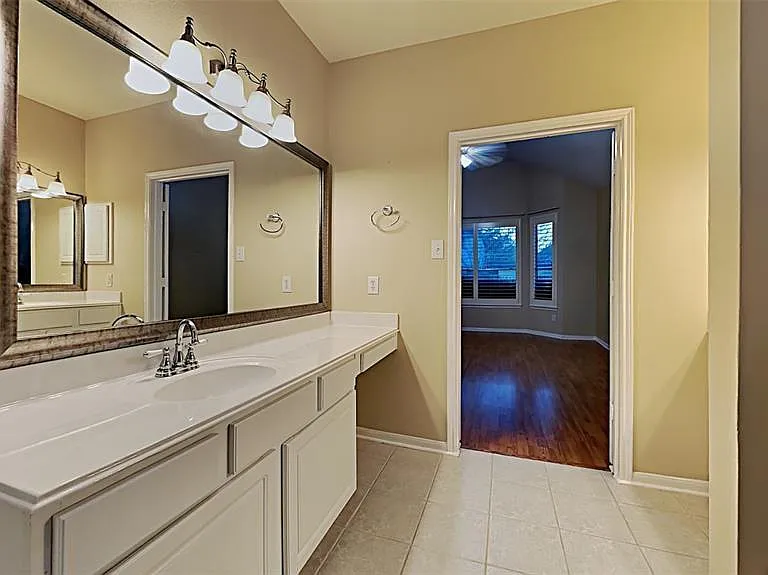 2114 Winding Hollow Dr — Photo 12
