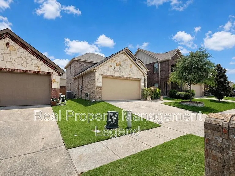 9929 Pronghorn Rd — Photo 2