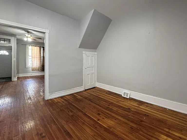 1249 N Alden St — Photo 16