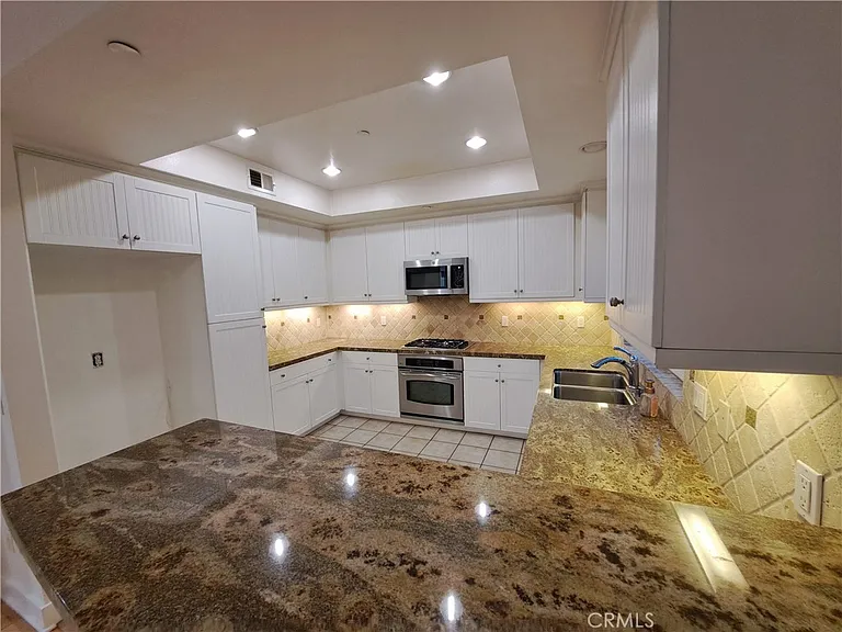 6300 Honolulu Ave #101 — Photo 17