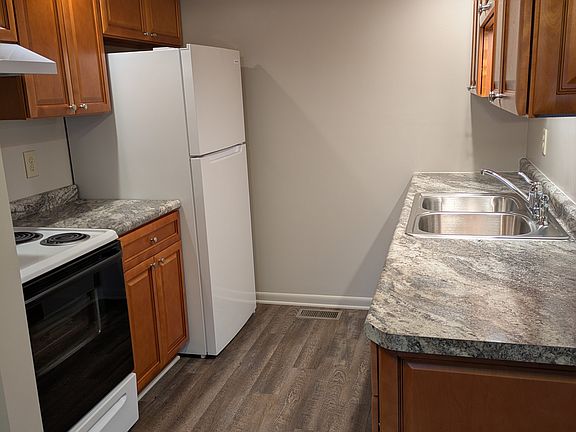 5th image of 916 Weston Ct