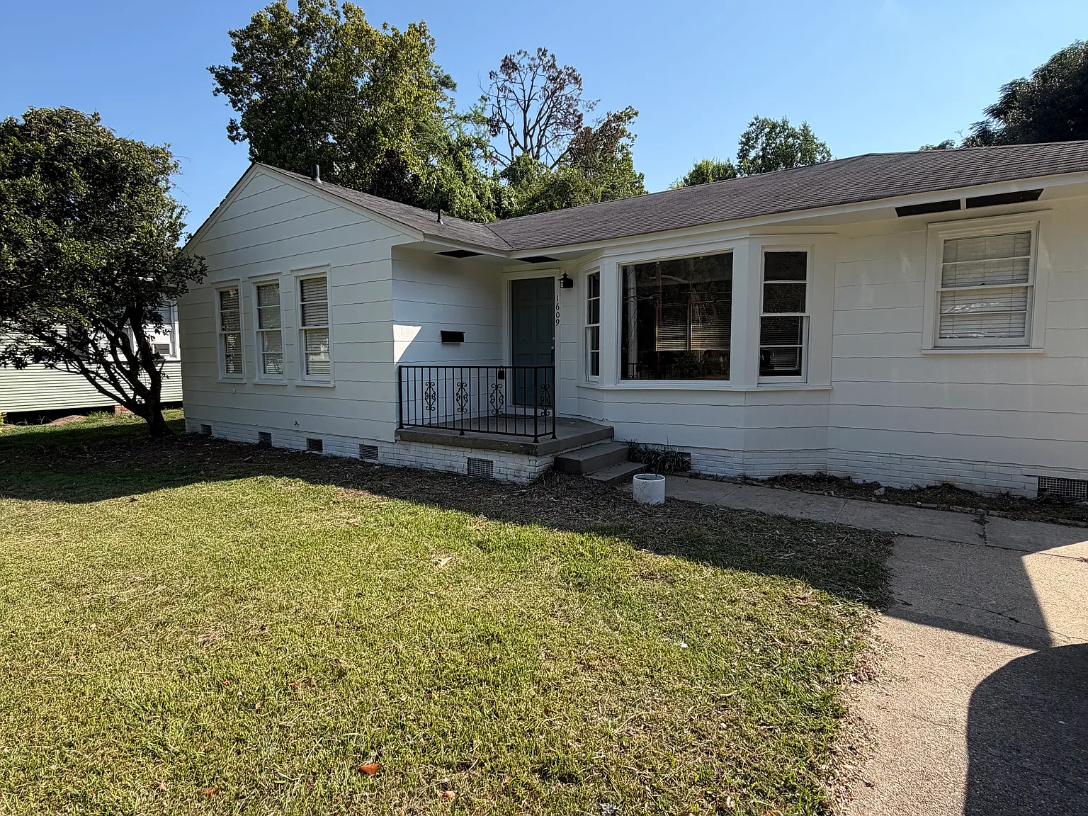 3 bed, 1383 sqft, $3,500 — Photo 2