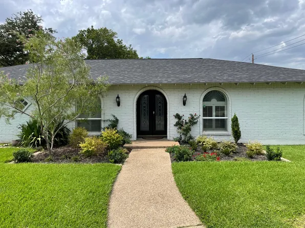 300 Circleview Dr S, Hurst, TX 76054