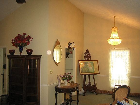 Cathedral ceilings in 3 rooms, including dining room