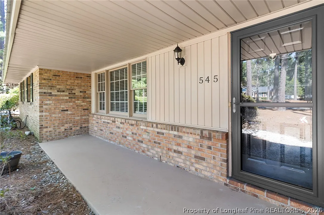 3 bed, 2.0 bath, 1830 sqft, $2,100 — Photo 3