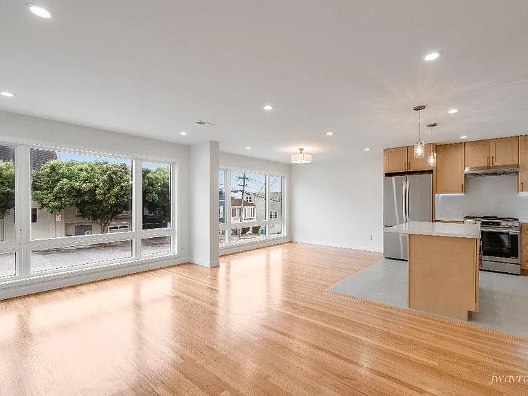 2714 Noriega St — Photo 1
