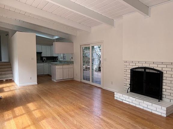 3rd image of 233 Lake Ct