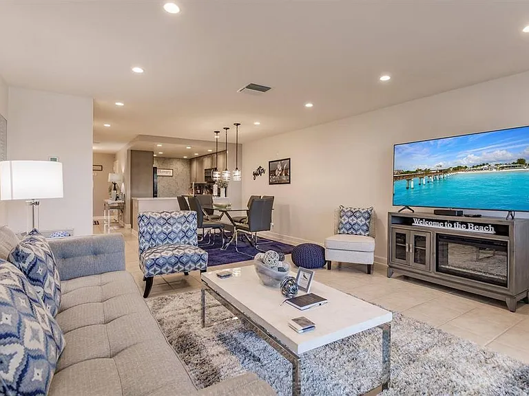 1255 E Peppertree Dr #403 — Photo 4