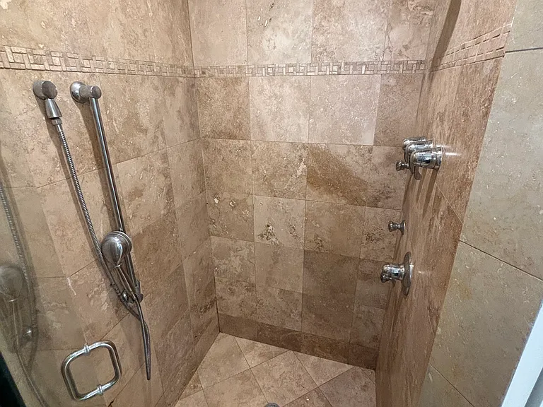 2245 W Barry Ave #2C — Photo 15