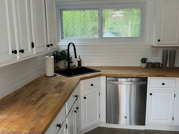 4th image of 487 River Rd