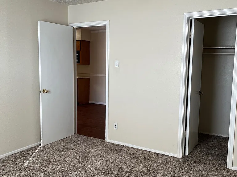 Bentwood Apartments — Photo 37