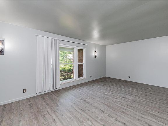 3rd image of 1656 Claudine Dr