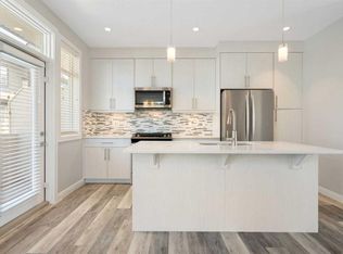 124 N Wentworth Row SW, Calgary, AB T3H 1Y1