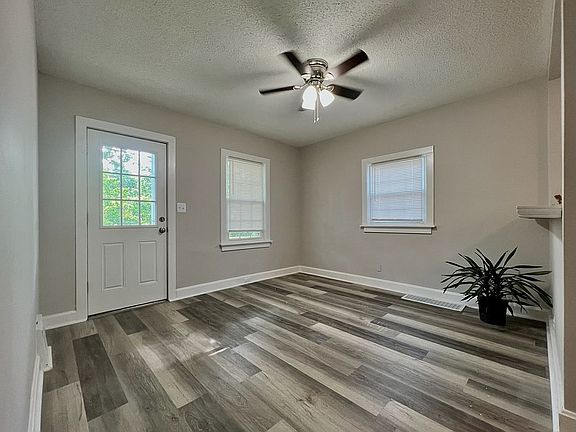 4th image of 126 S Forest Ave