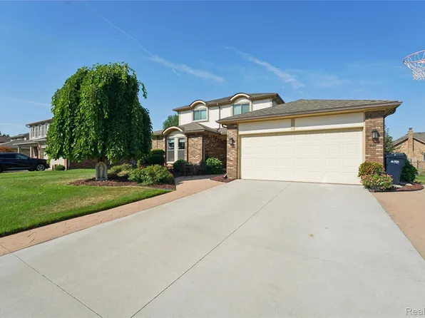 39719 Lembke Dr, Sterling Heights, MI 48313