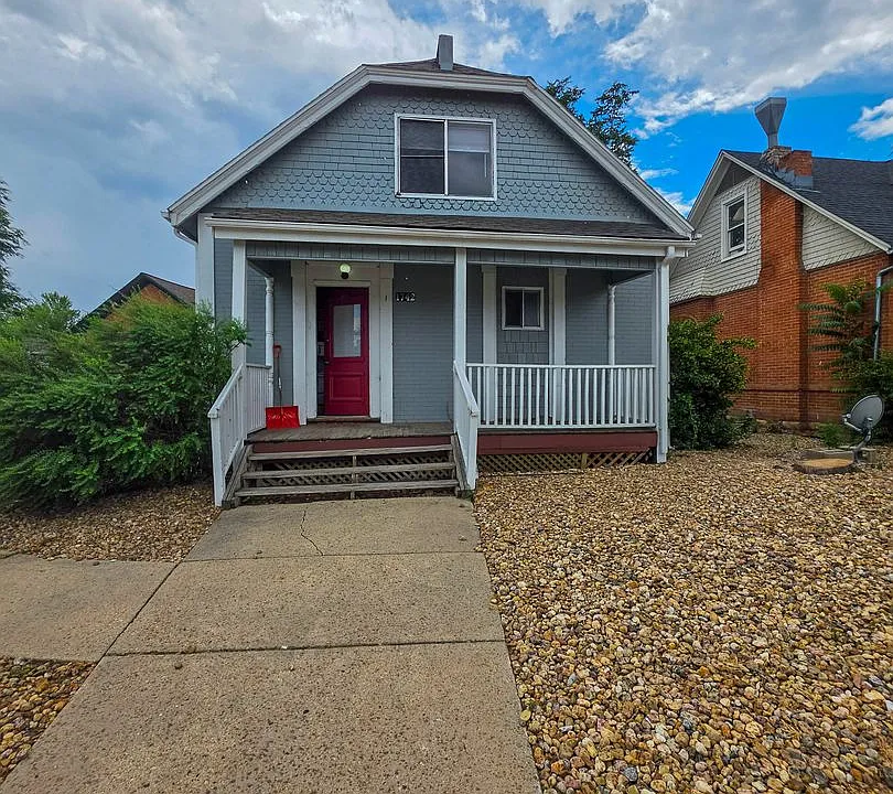 1742 Walnut