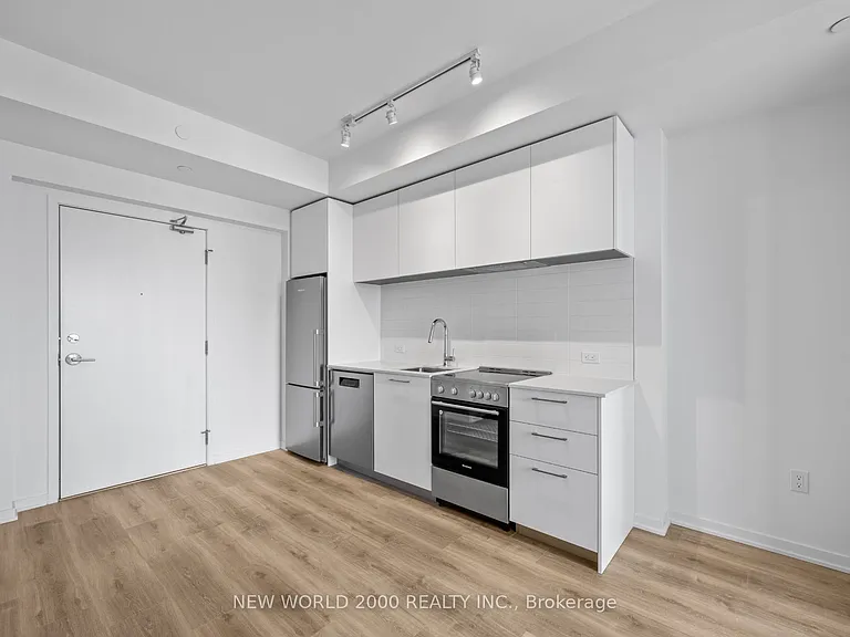 101 Roehampton Ave #2213 — Photo 5