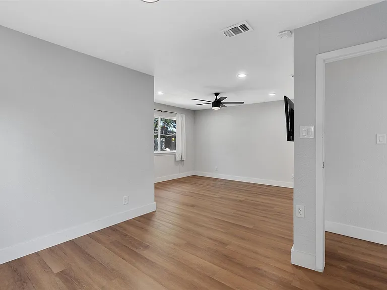 7806 Woodcroft Dr — Photo 13