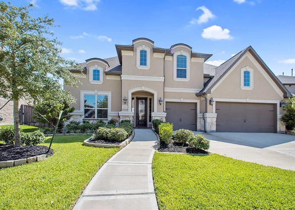 Gently lived in Village Builders "New Haven II" Wentworth series offers 5 bedrooms 4-1/2 baths and 3 car over-sized garage in the gated community of Wildwood at Oakcrest