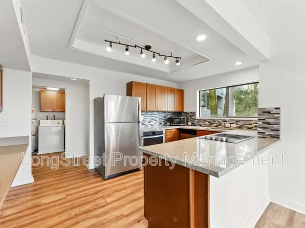 48 Eagle Crest Dr APT 2C, Lake Oswego, OR 97035