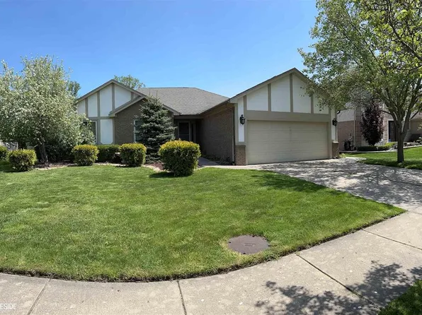 52156 Antler Dr, Macomb, MI 48042