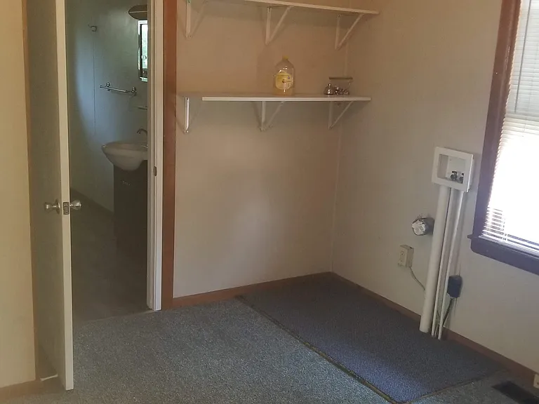 700 E Grimes Ln — Photo 4