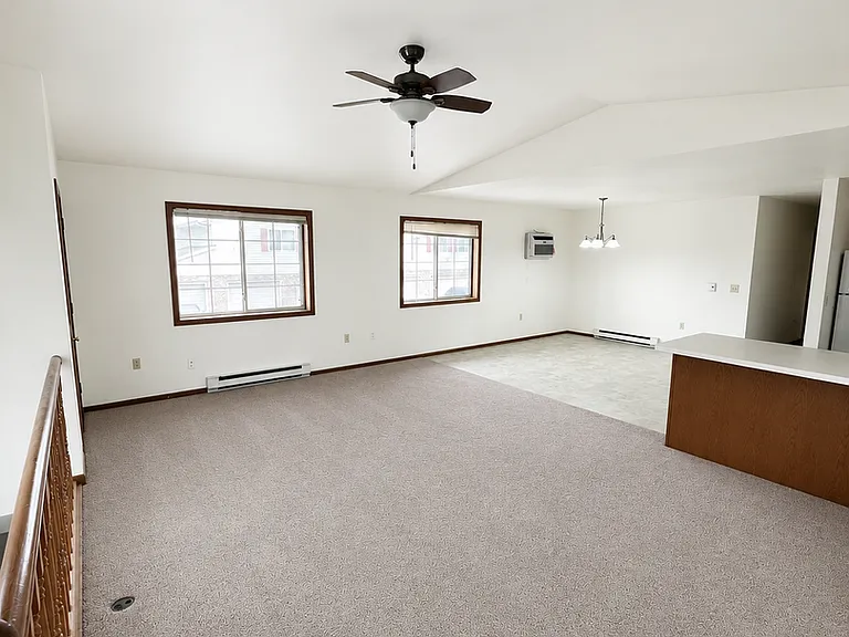 700 Creek Rd — Photo 2