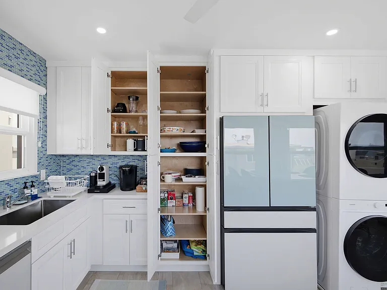 2221 Bayview Dr — Photo 12