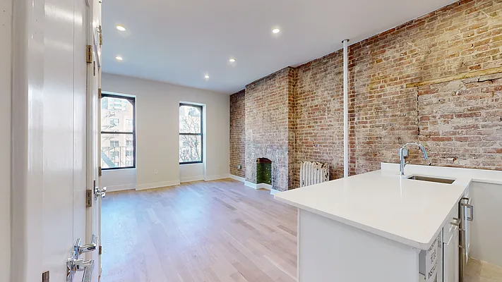 Rented by Bond New York | media 18