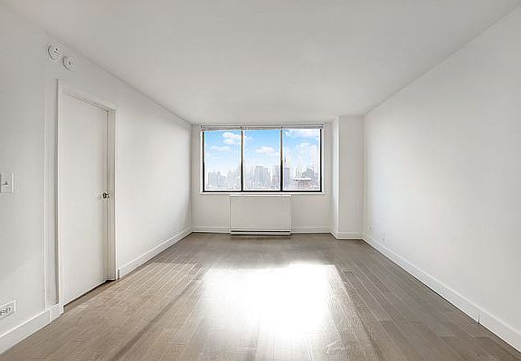 3rd image of 300 Mercer St APT 28I
