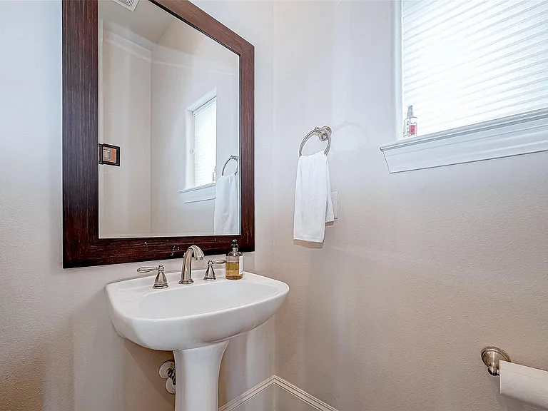 2524 Sherwin St — Photo 10