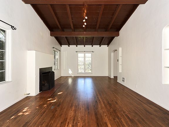 5th image of 3233 Primera Ave