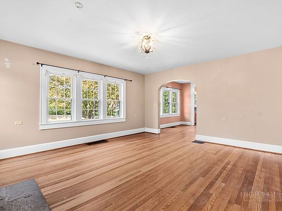 3rd image of 306 Wilton Avenue