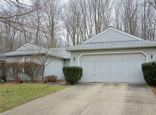216 Maplelawn Dr, Berea, OH 44017