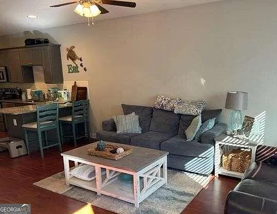 3 bed, 3.0 bath, 1416 sqft, $1,950 — Photo 3