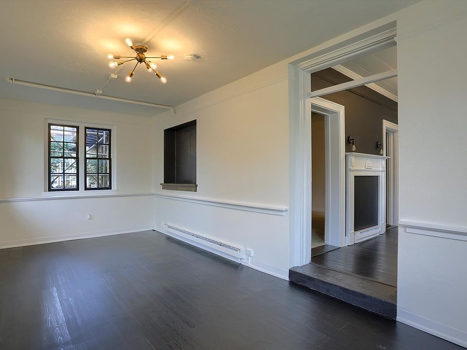 1st image of 105 E Lemon St #1
