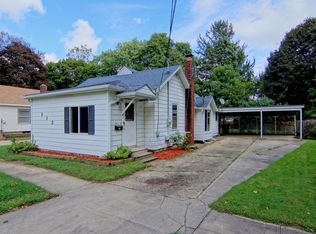 113 S Cayuga St, Buchanan, MI 49107