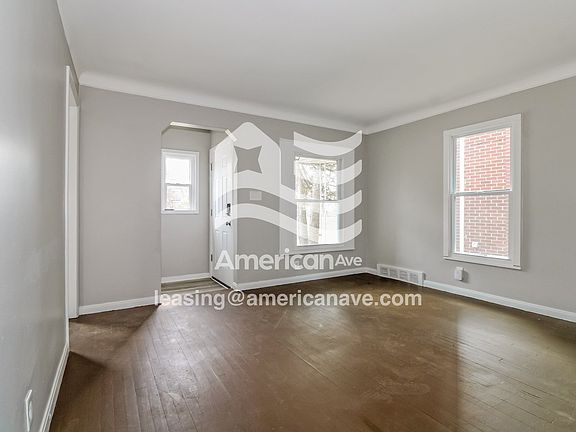 1245190_003_living_room_13846532.jpg