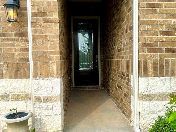 2nd image of 454 Westlake Lndg
