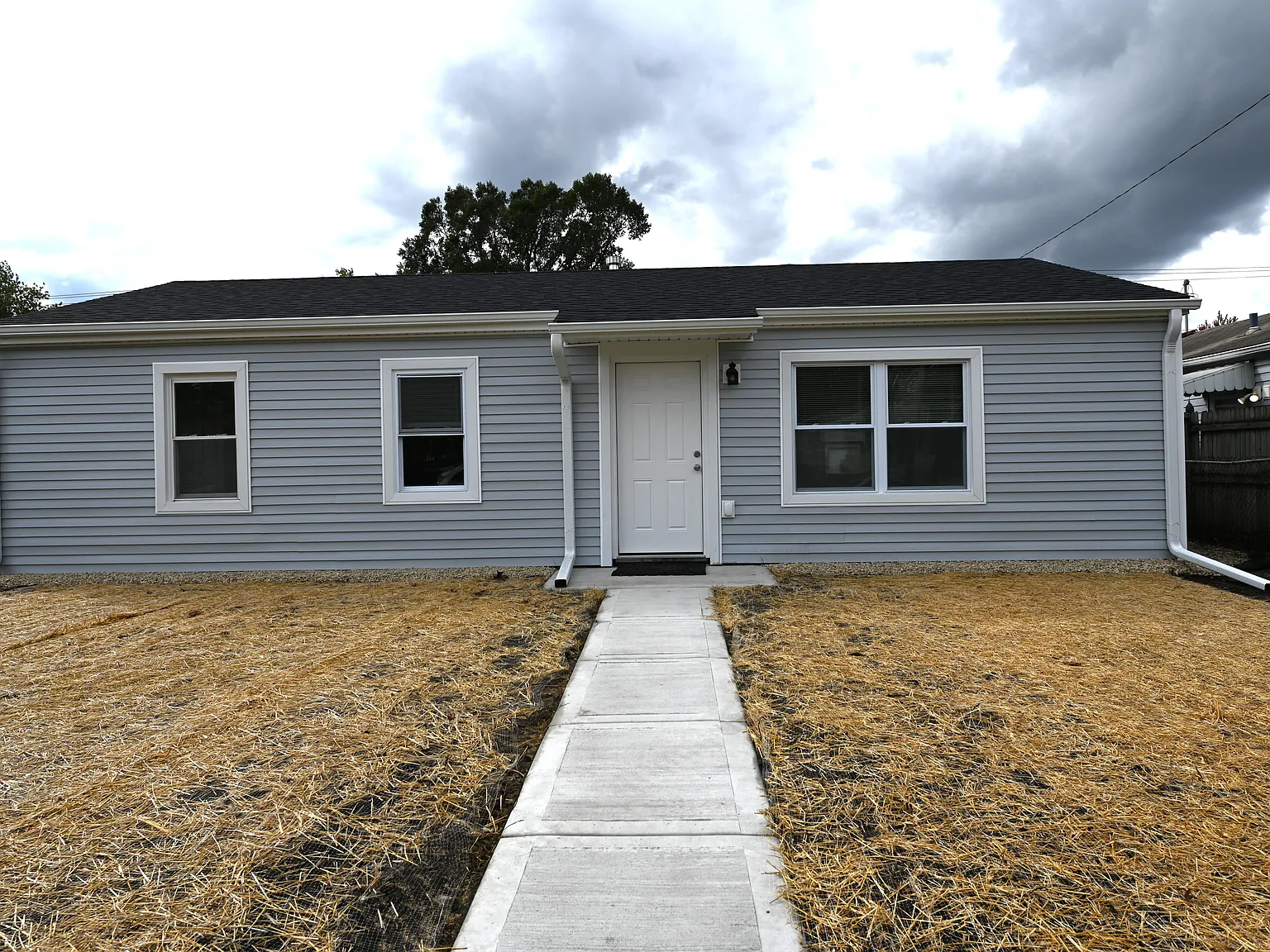 3 bed, 1217 sqft, $2,100 — Photo 1