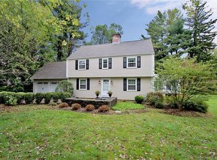 4 Kenwood Cir, Bloomfield, CT 06002
