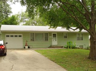 5553 N Woodland Ave, Kansas City, MO 64118