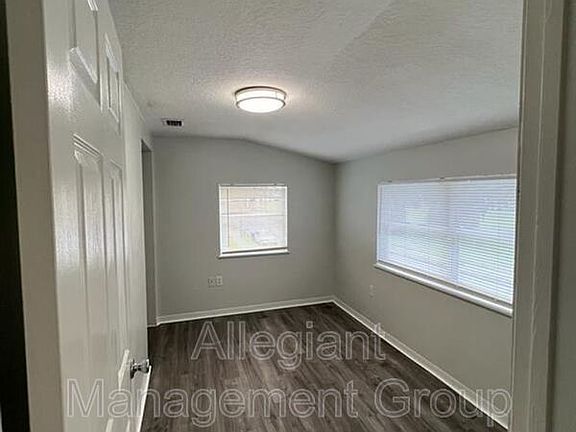 2nd image of 228 N Beaumont Ave APT 5