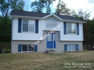 1204 Red Pine Way, Kalamazoo, MI 49006