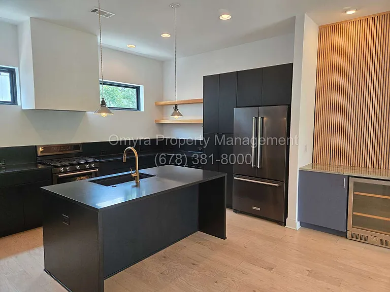 1307 Glenwood Ave SE — Photo 2