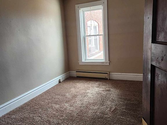 4th image of 129 N Jefferson St #201