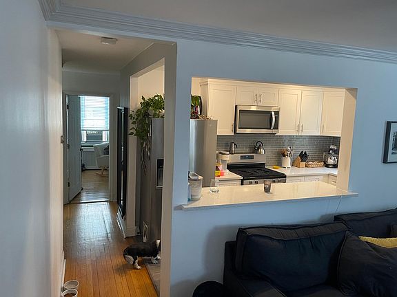 4th image of 98 Chandler Ave #1
