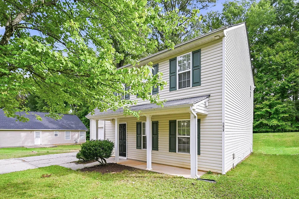 4 bed, 2.5 bath, 1462 sqft, $1,935 — Photo 4