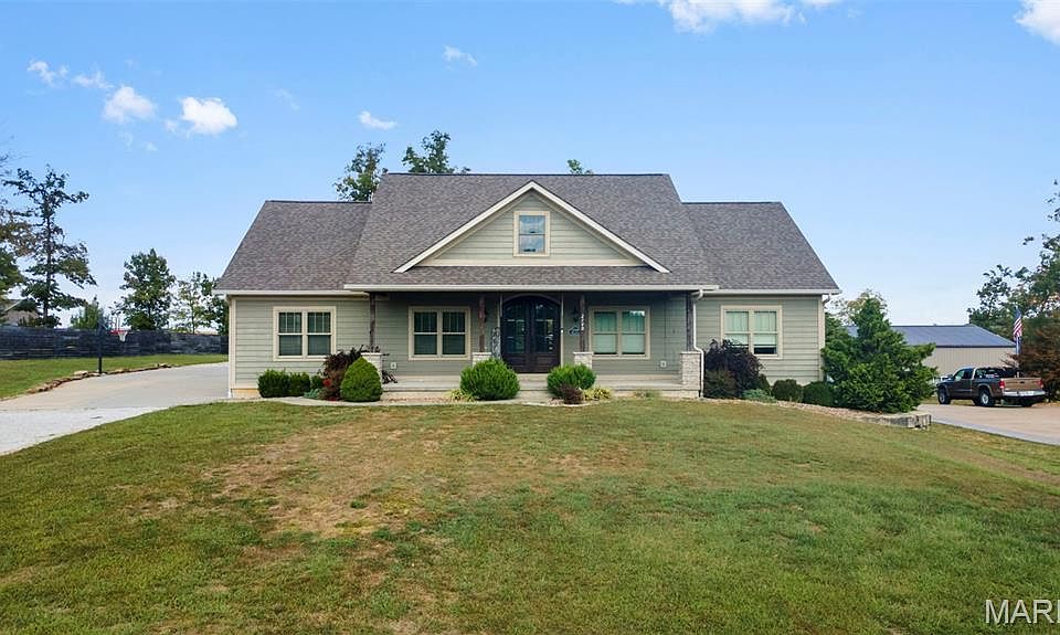 1st image of 2740 Moore Dr