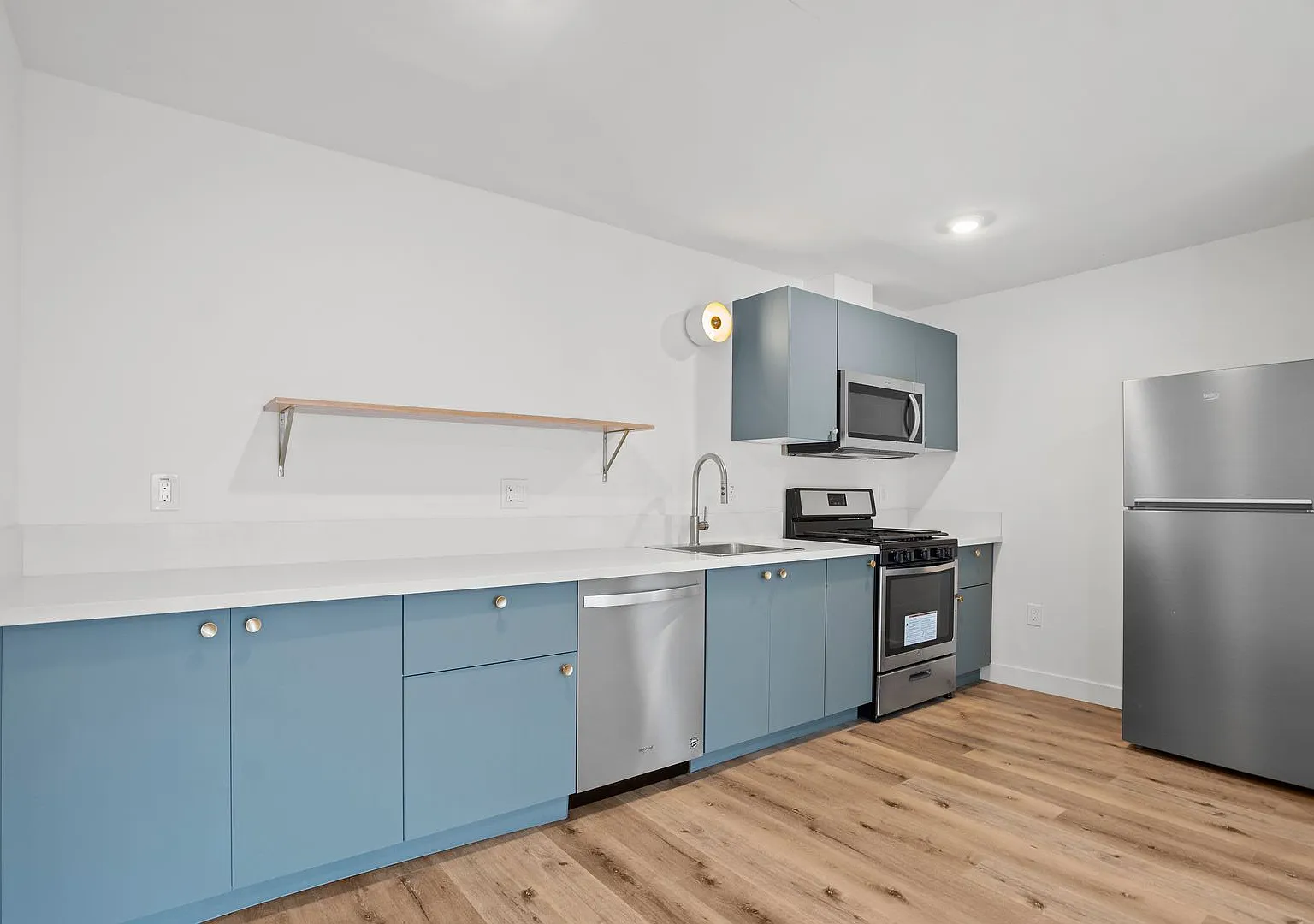 Individual Bungalows: All 1 Bedroom/ 1 Bath Units All With Large Private Yards. — Photo 3